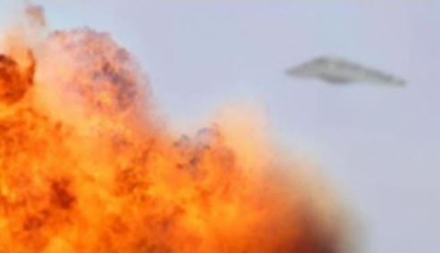 Неопределена цел нападна лагер на талибаните в Афганистан.