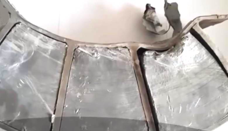 Странен метален предмет падна върху къща в Румъния