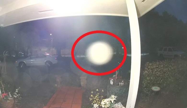 Непонятна топка полети близо до къщата на американеца