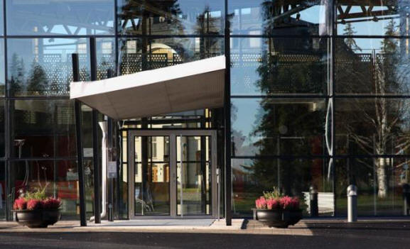 „Непоканени