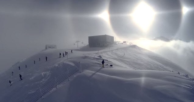 Оптични фантазии на зимното слънце