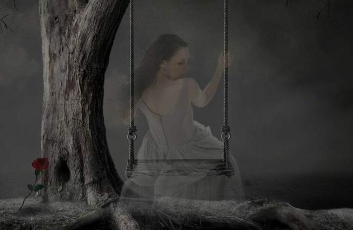 Баща и деца снимаха призрак на люлка