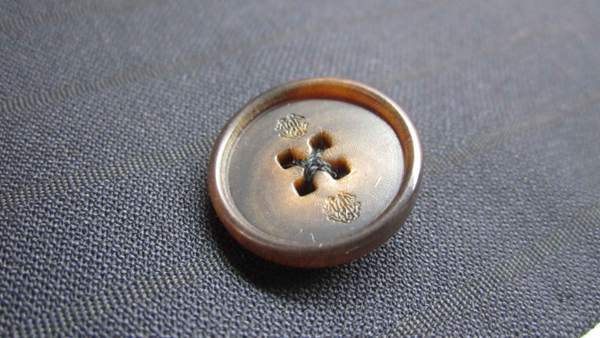 защо бутонът се сваля 