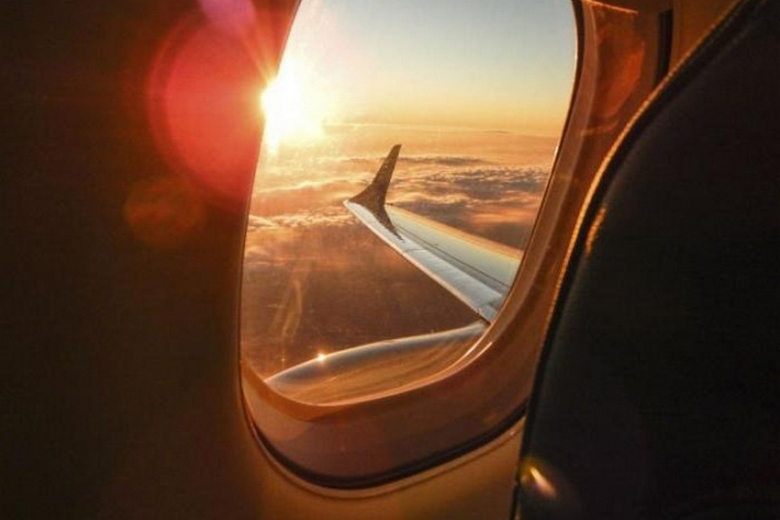 Пътнически самолет засне гигантски НЛО