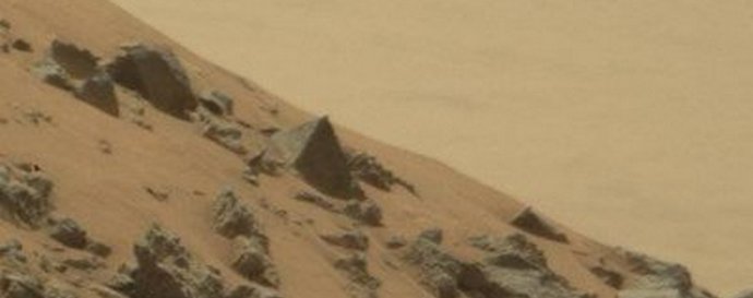 Пирамидите са разпръснати из цялата Вселена.