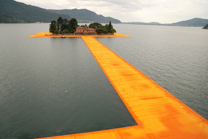 Плаващи кейове на Италия