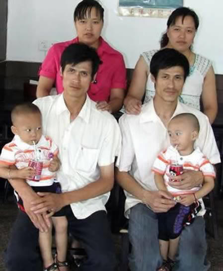 A97898_identical_couples_5-ресторант