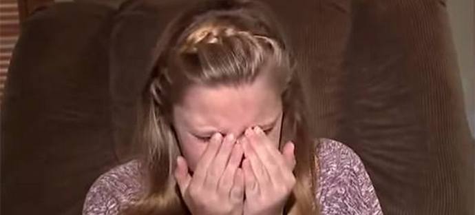 Момиче с постоянно кихане