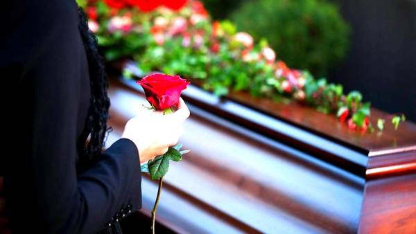 поличби в деня на погребението 