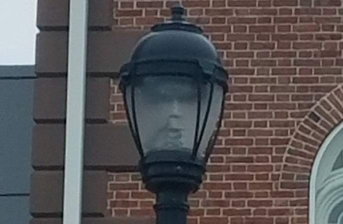 Призрачното лице на фенера уплаши американците