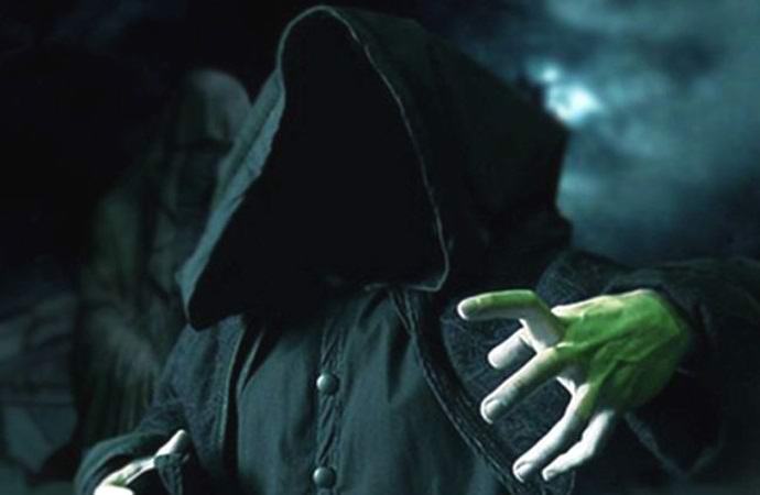 Призракът на черен монах се появи отново в огледалото