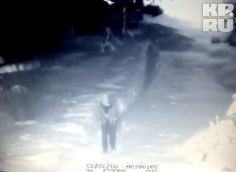 Началото на записа е призрак. Засега, не, човек върви по пътеката