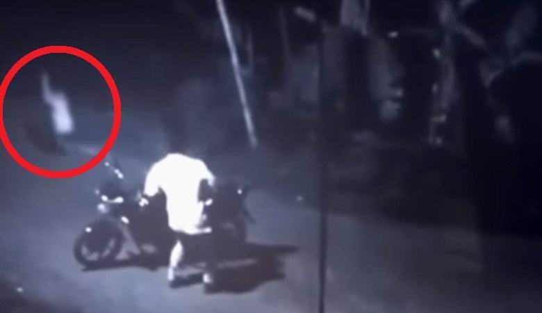 Призракът на жена на пътя уплаши мотоциклетист