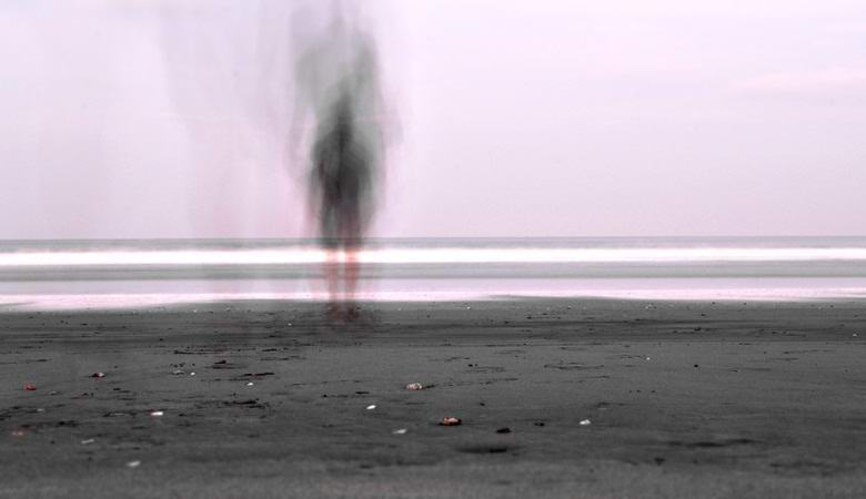 Призраци на плажа удариха обектива на камерата