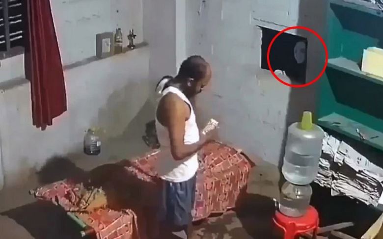 Призраци постоянно ни наблюдават.