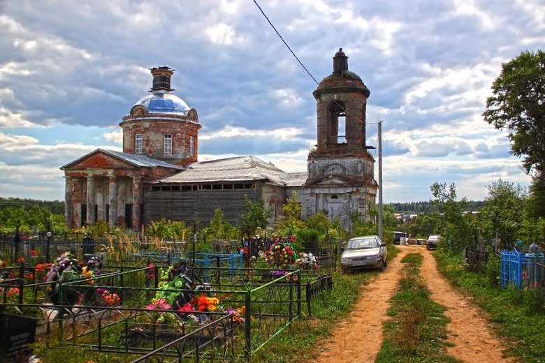 Разходката из гробището не е толкова безобидна, колкото изглежда.