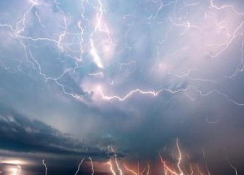 Имаше оглушителна експлозия и ... нощта се превърна в ден