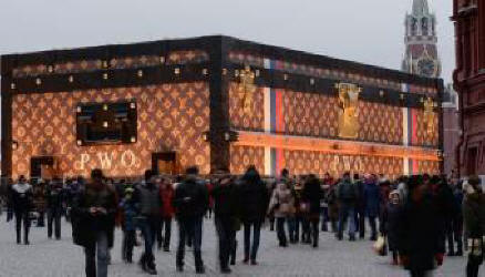 Руснаците са възмутени от появата на сандък на Червения площад