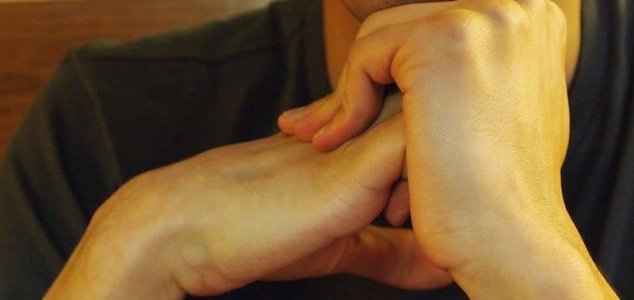 Човешките ръце са по-примитивни от ръцете на шимпанзето