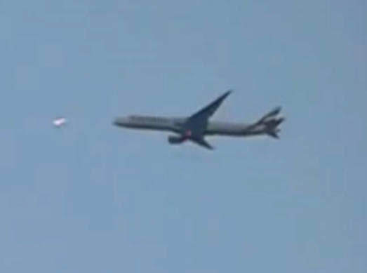 Самолетът за кацане прелетя покрай НЛО