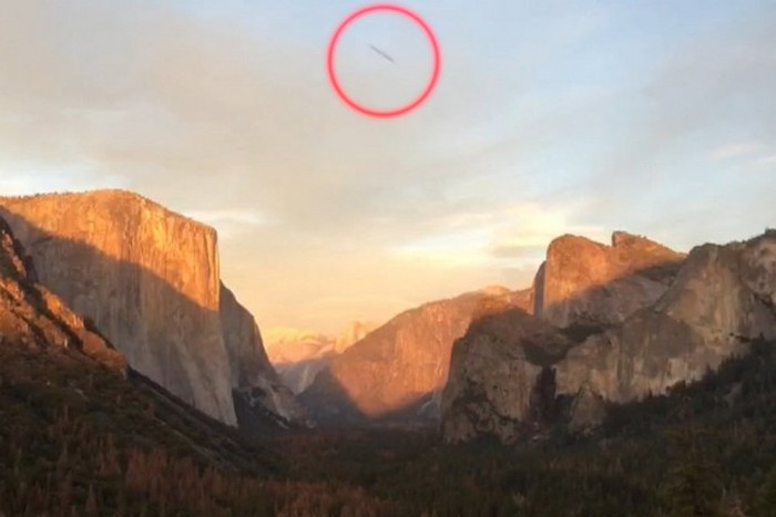 НЛО с форма на пура в планините на Калифорния