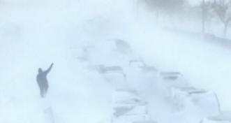 Снеговалеж в САЩ. снимка репортаж