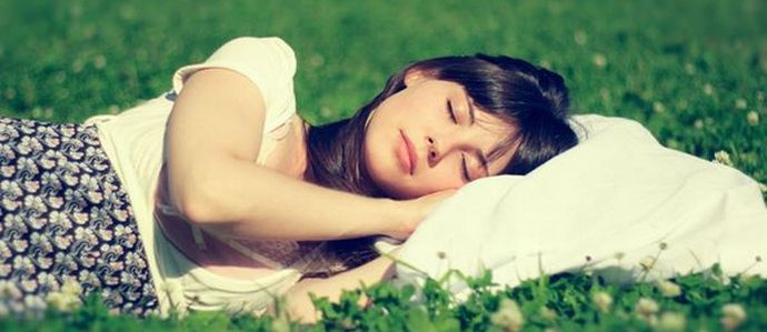 Да спиш сред природата с отворена уста е строго забранено!