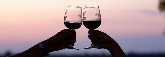 Алкохолът и любовта действат едно и също върху нас.