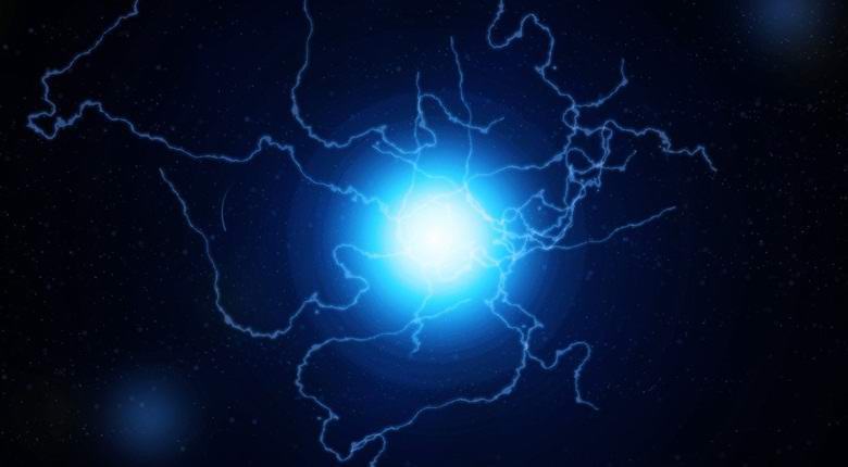 Странно НЛО удари прозореца на очевидци, които го снимат на видео