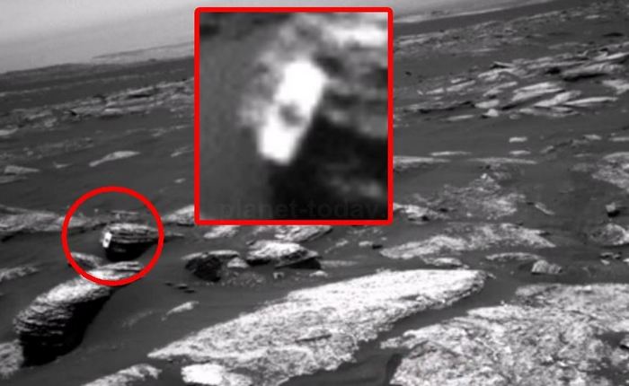 Странен предмет с кленов лист лежи на повърхността на Марс?