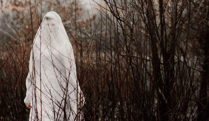 Тайнственият призрак се оказа луда жена, която избяга от психиатрична болница