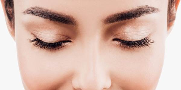 пъпка на знака за вежди 