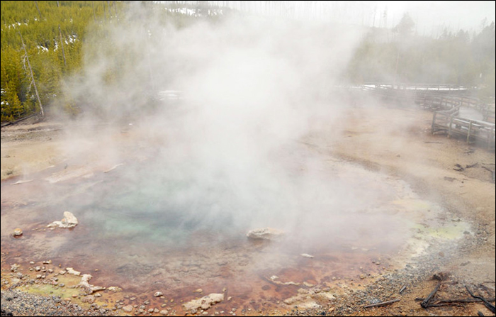 Туристът го няма - обувките му са останали