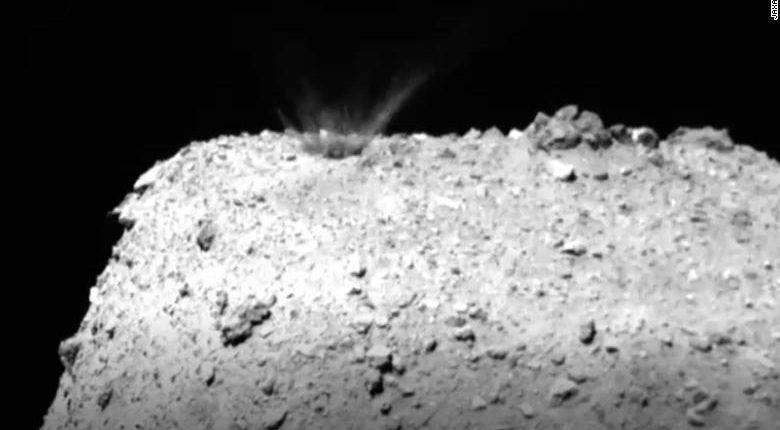 Учените изстреляха медна дупка в астероид - това се случи след това 