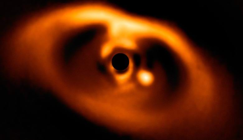 Учените за първи път заснеха раждането на планетата