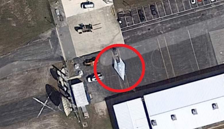 Уфолог откри два единични звездни кораба насред блатата на Флорида