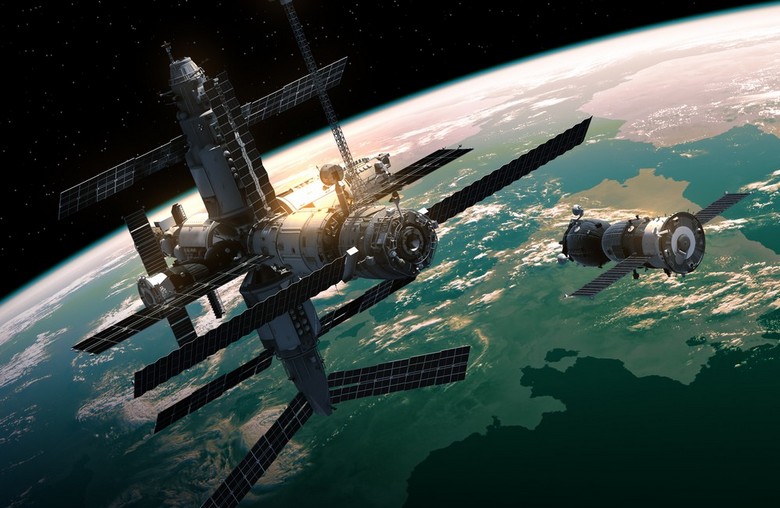 Уфологът Скот Уоринг доказва, че МКС е на Земята