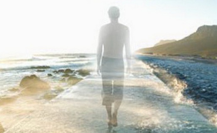 На сутринта той стана, включи компютъра и погледна какво сънува през нощта