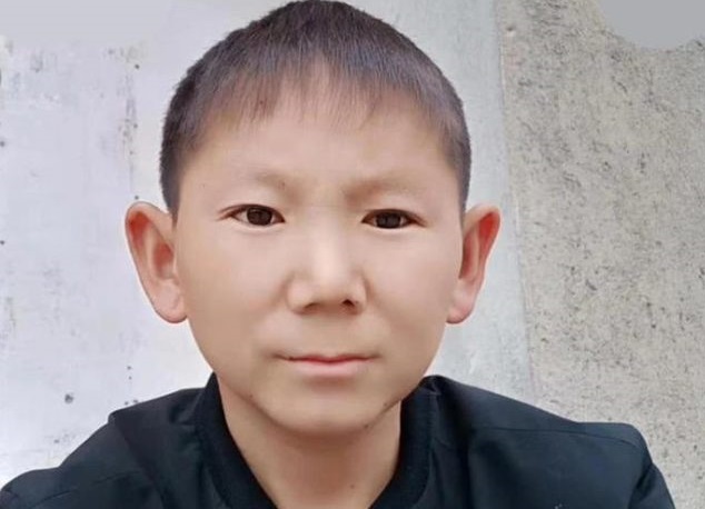 На 34 години китаец изглежда като 6-годишен: след като удари главата си, мъж спря да расте