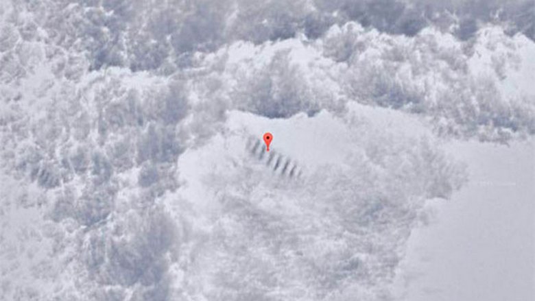 Странно стълбище, което води до върха на планината, размразена в Антарктида