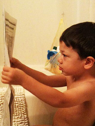 В САЩ расте дете, което чете вестници от година и половина.