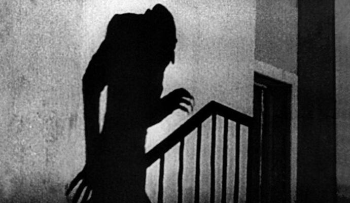 Видео и снимки на призраци в училище в САЩ. Загадъчна сянка нападна тийнейджъри