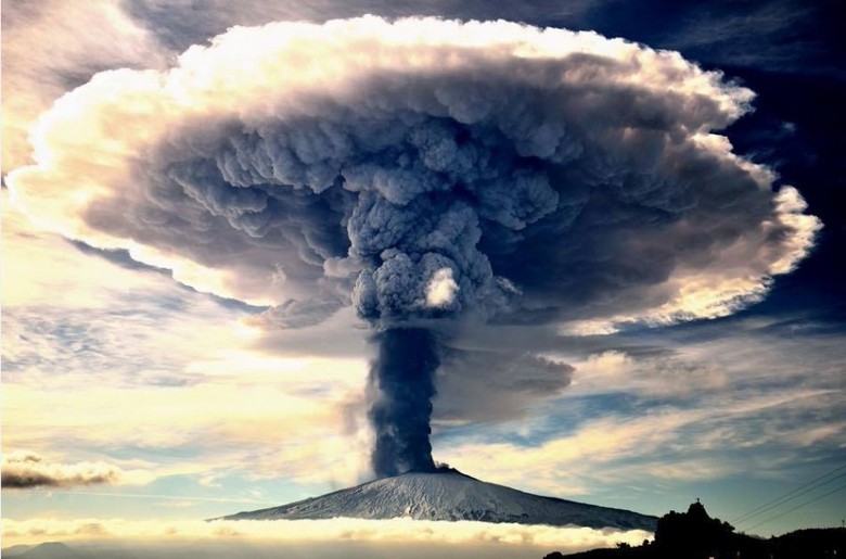 Вълнението на сеизмолозите предизвиква пробудения вулкан Пектусан в Северна Корея.