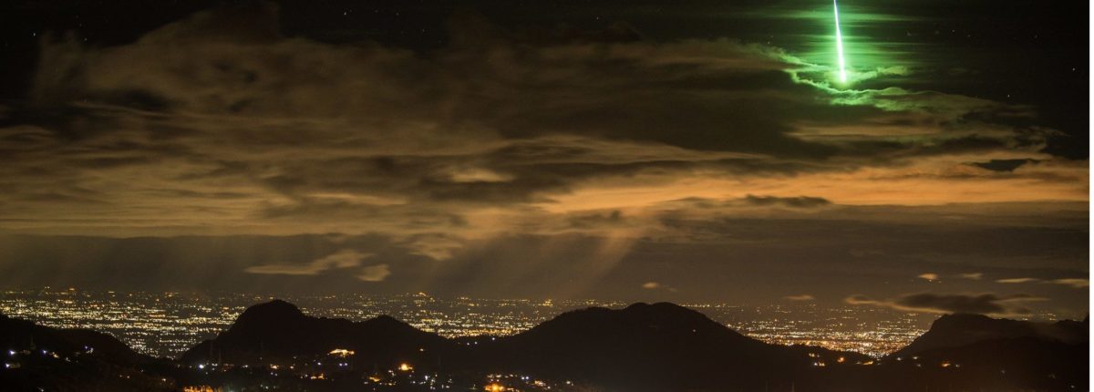 Зелен метеор?  - Полицейските видеорегистратори записаха падането на огнена топка 