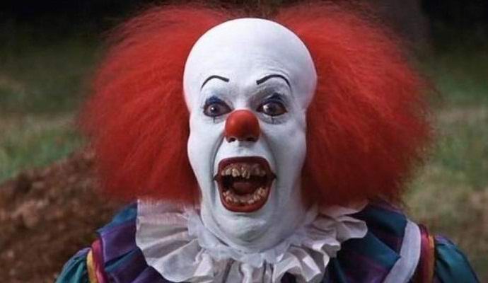 Ужасни клоуни тероризират жителите на западните страни