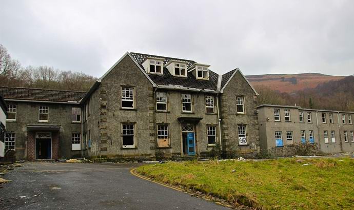 Злите призраци на изоставена болница