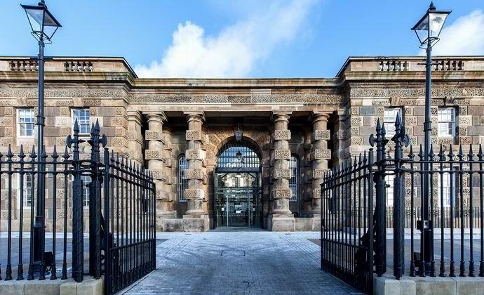 Злият дух на покойния престъпник изплаши ловеца на призрак